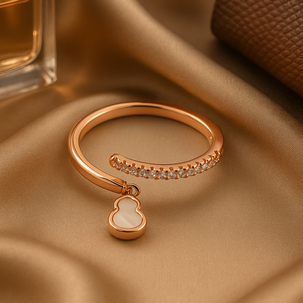 Melody Charm Guitar Ring